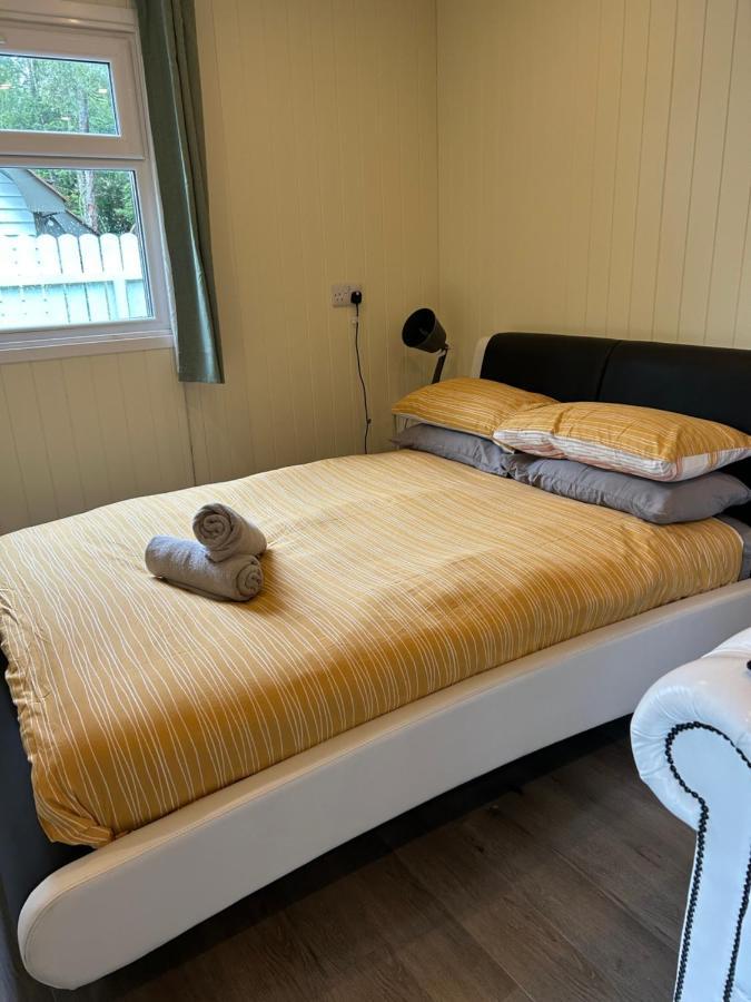 1Lochness Glam Lodges Inverness Ngoại thất bức ảnh
