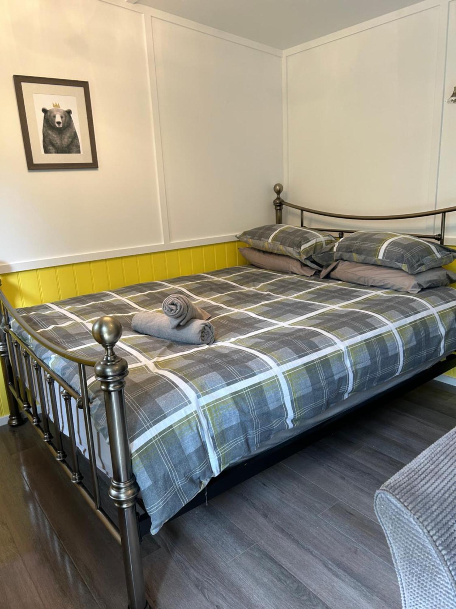 1Lochness Glam Lodges Inverness Ngoại thất bức ảnh