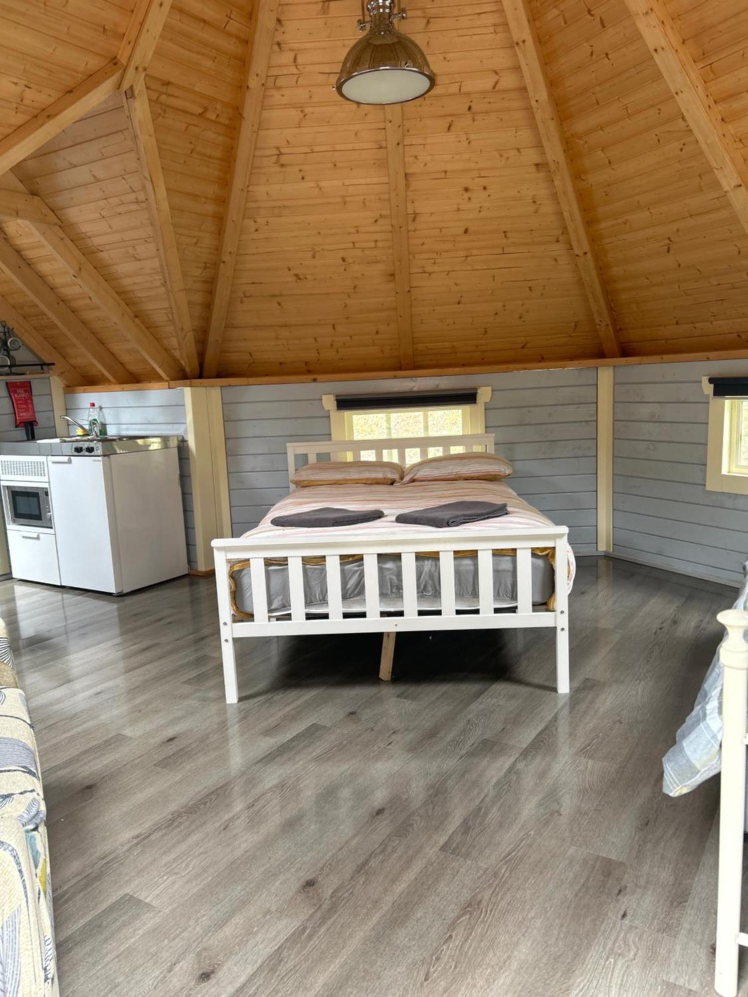 1Lochness Glam Lodges Inverness Ngoại thất bức ảnh