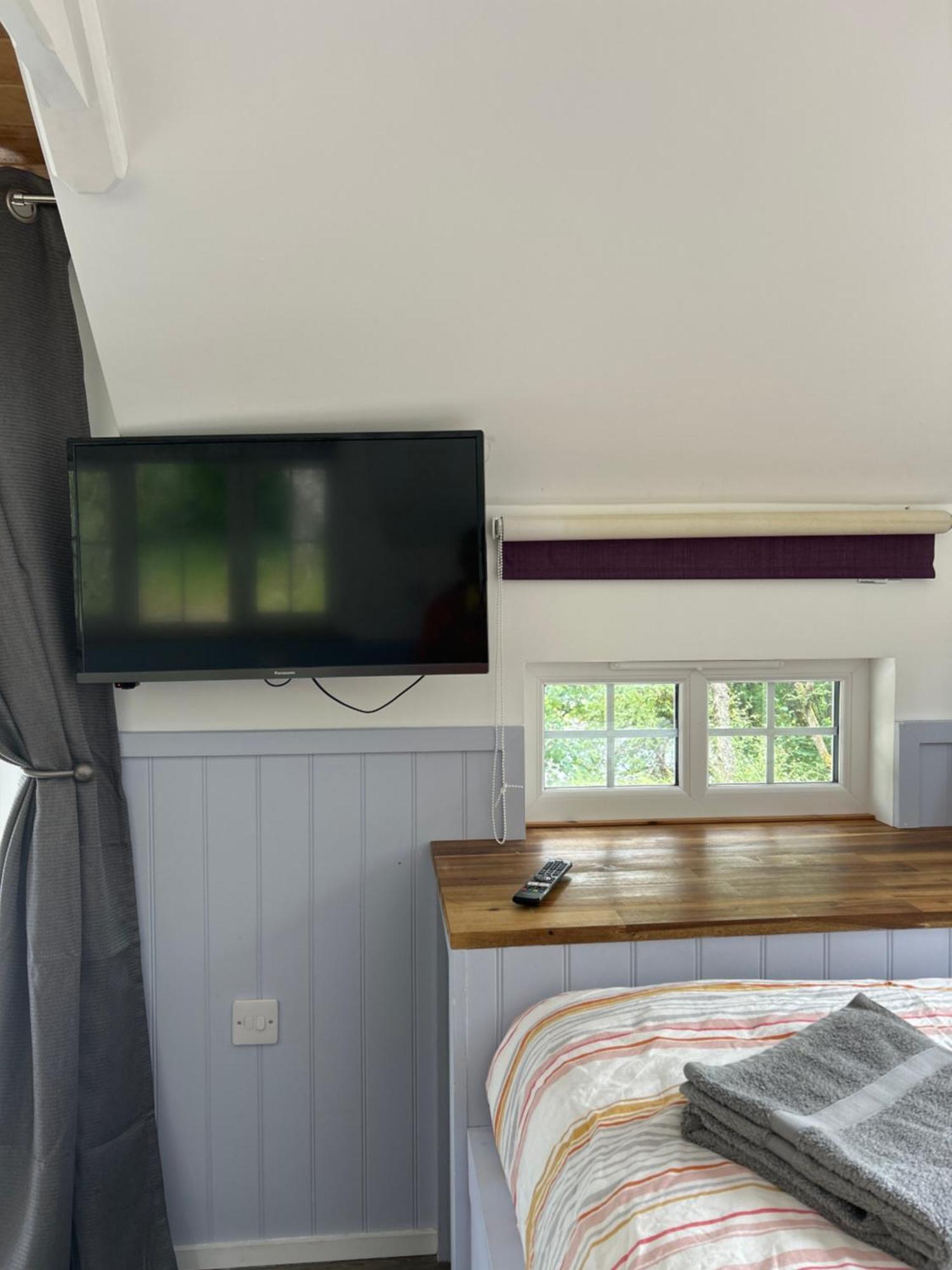 1Lochness Glam Lodges Inverness Ngoại thất bức ảnh